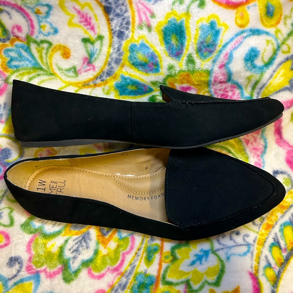 Women’s size 11 flats
